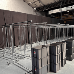 Garderoberek + 30 kleerhangers | Decoroom